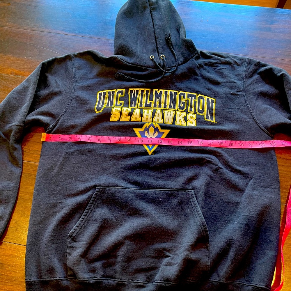 UNCW (UNC Wilmington) Seahawks collegiate sweatshirt with hood - size L